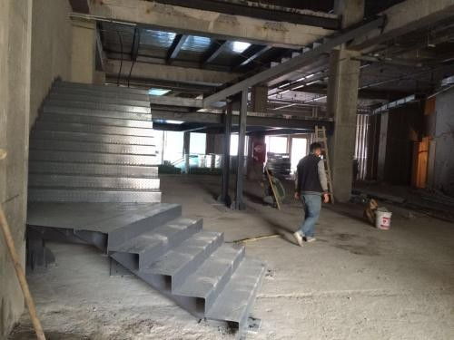 泊頭市專業(yè)彩鋼廠房辦公樓澆筑隔層制作 新時代建筑公司